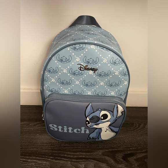 NWT Lilo and stitch luggage Carry On size, backpack and weekender bag - Picture 13 of 15